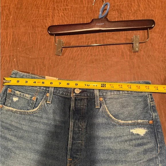 NWT Levi's Classic Blue Jean Shorts - Picture 3 of 6